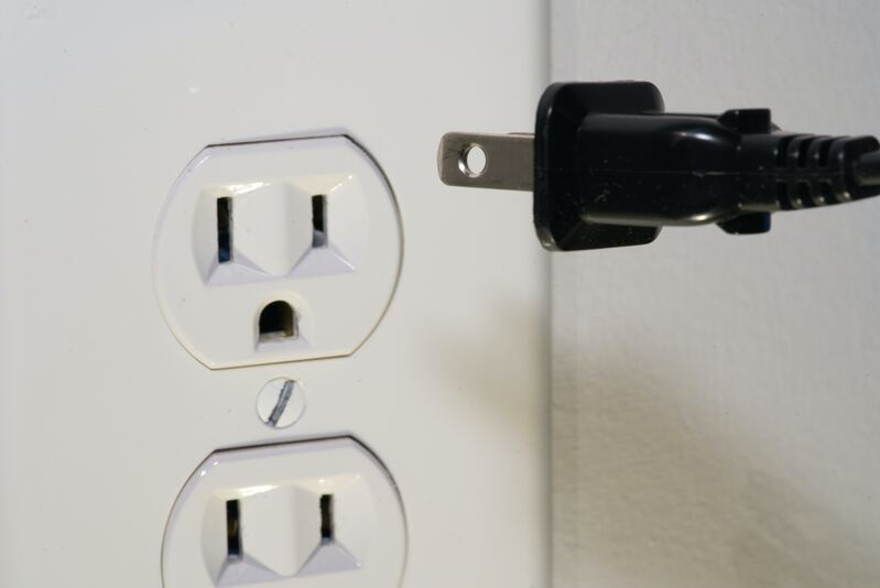 Symbolic image "Curaçao electrical outlets": The image shows a type B socket into which a type A plug is inserted.