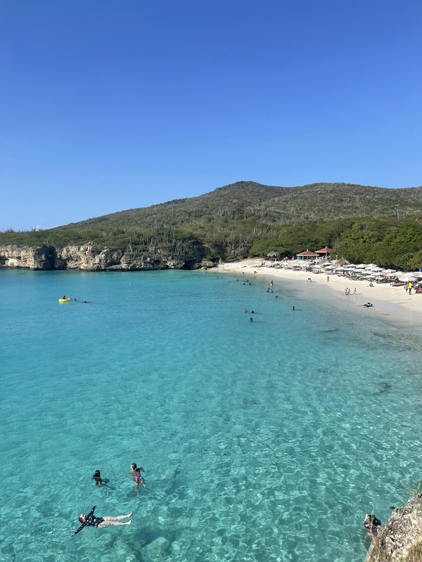 View of the bay of Grote Knip. The long, white sandy beach can be seen on the right.