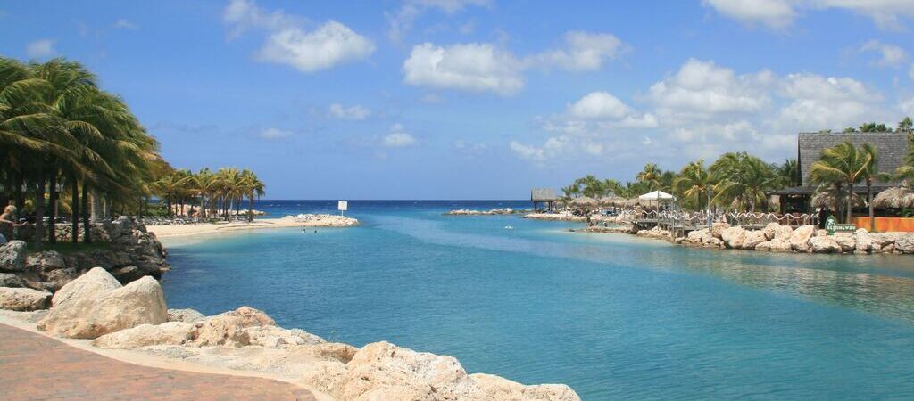 View of the blue sea at Mambo Beach on the island of Curaçao.