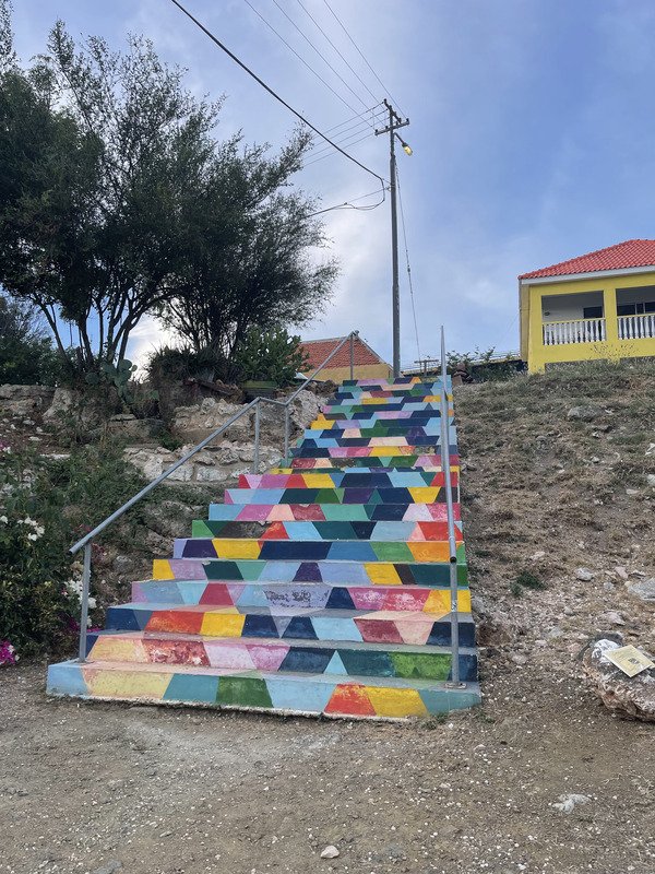 Treppe mit bunten Stufen in Otrobanda auf Curaçao